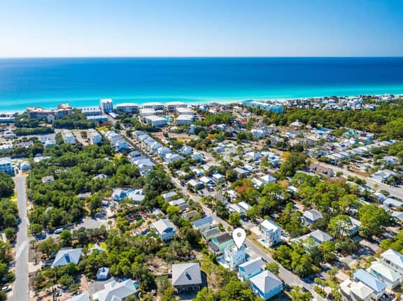 10 Min WalkTo 30A Beach Rooftop View & Cinema